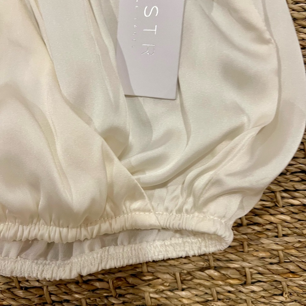 NWT ASTR - Wrap Front Blouse Pleated Satin Ivory‎ Long Sleeve Size XS - Picture 7 of 9